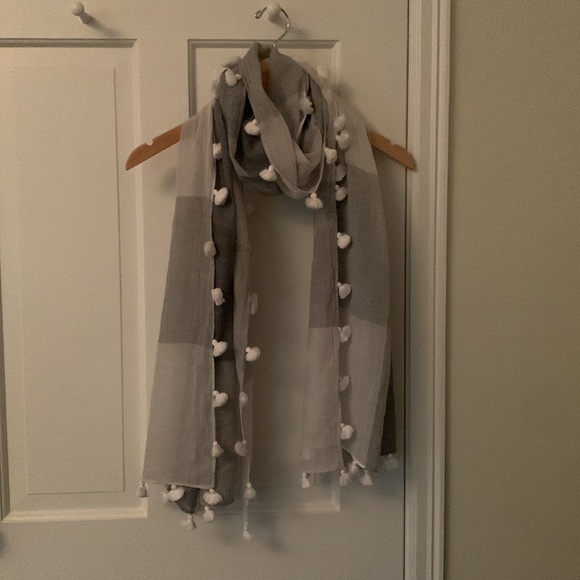 Gray Pom Pom Shawl/Wrap - Picture 2 of 3